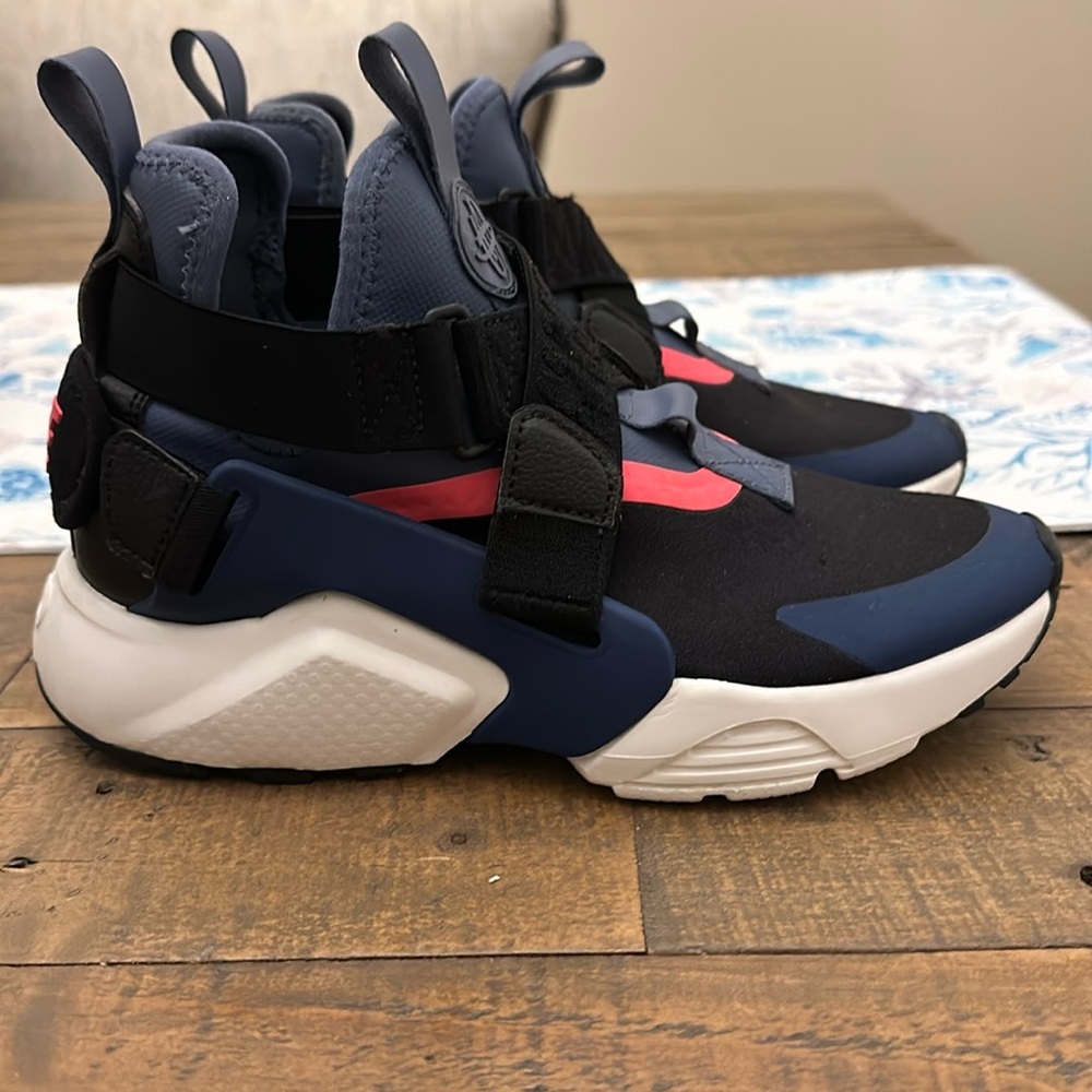 Women’s Nike Air Huarache City Navy Blue/Black - Size 5